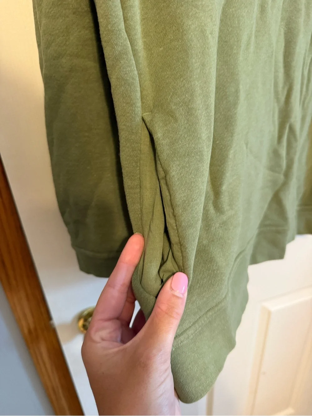 Nike Women’s Olive Green Crewneck Sweatshirt with Pockets